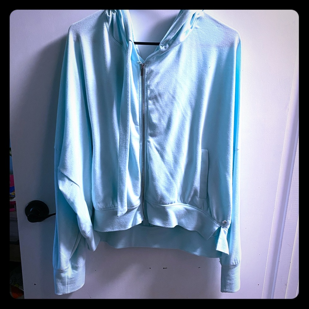 VS zip up